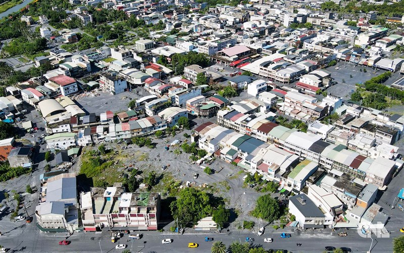 An aerial view of Guangfu Township in Hualien County on Sept. 25 after Matai'an Creek Barrier Lake overflows, carrying an immense amount of mud into the neighborhood. CNA file photo