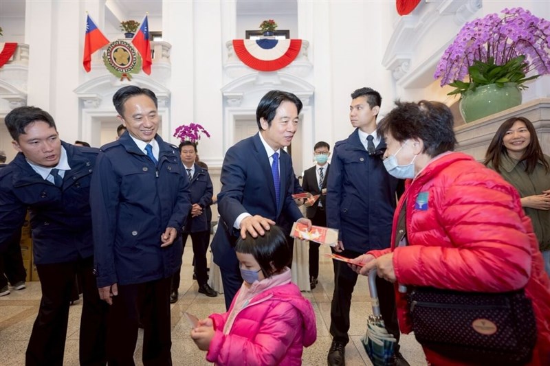 President Lai Ching-te (third from left) and Vice President Hsiao Bi-khim greet members of the public and hand out commemorative items and snacks during the Office of the President's New Year's Day public opening. Photo courtesy of the Presidential Office