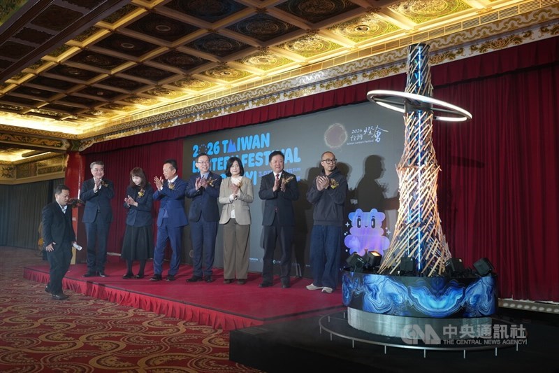 The design of the 2026 Taiwan Lantern Festival's main lantern is unveiled through a scale model at a Friday press conference in Taipei, attended by the festival's organizers and the lantern's designers. CNA photo Jan. 9, 2026