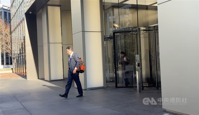Taiwan People's Party Chairman Huang Kuo-chang walks out of the building of the American Institute in Taiwan's Washington headquarters on Tuesday. CNA photo Jan. 13, 2026