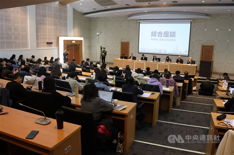 Officials from Taiwan’s National Development Council, Ministry of Labor, and National Immigration Agency engage in a panel discussion in Taipei on Tuesday. CNA photo Jan. 13, 2025