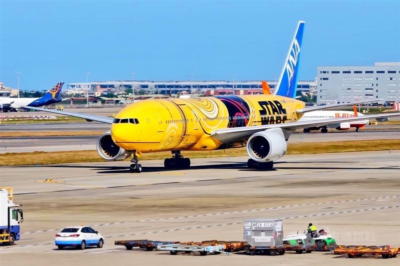 A Star Wars-themed ANA aircraft arrives at Taiwan Taoyuan International Airport on Wednesday. CNA photo Jan. 14, 2026 