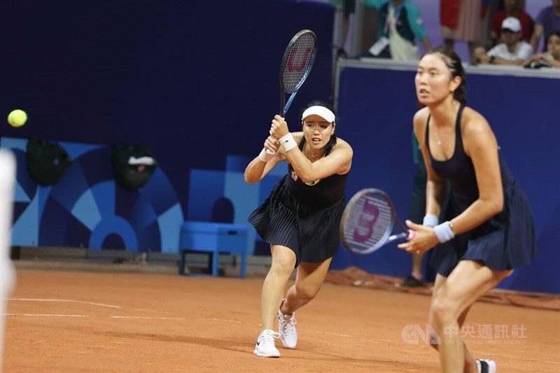 Chan (left) and her sister Chan Hao-ching compete at the 2024 Paris Olympics on July 30, 2024, losing in the first round. CNA file photo