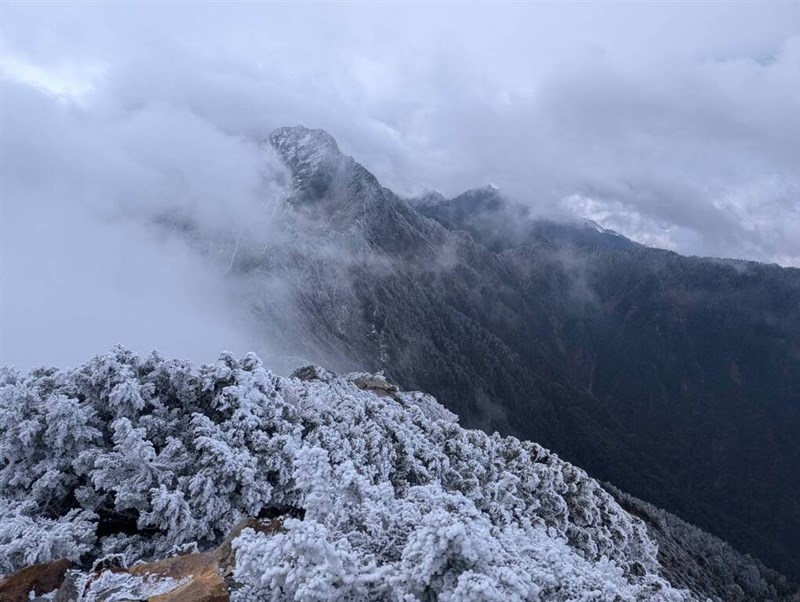 Rime ice forms early in the morning on Yushan (Jade Mountain). Photo courtesy of the Central Weather Administration