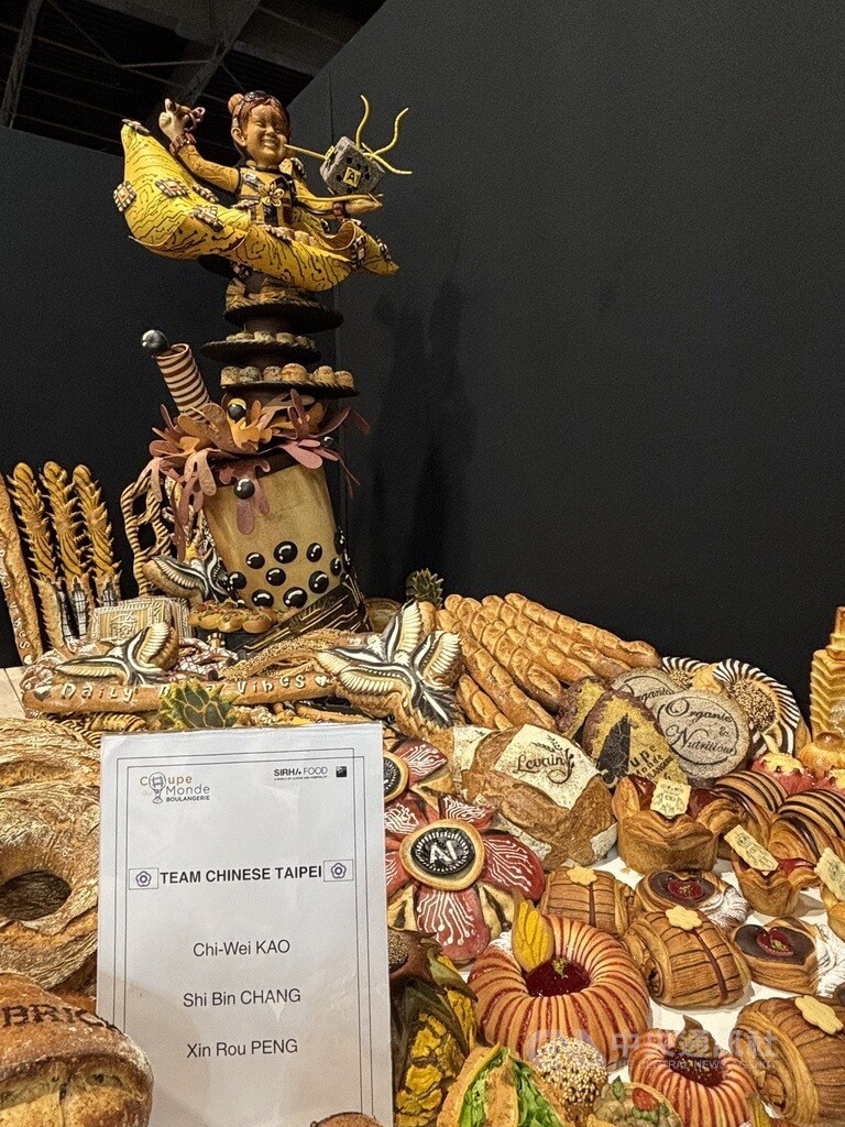 Elements such as Bubble Tea are featured on Taiwan's giant bread sculpture built according to the theme of "The Great Inventions of Your Country." CNA photo Jan. 21, 2026