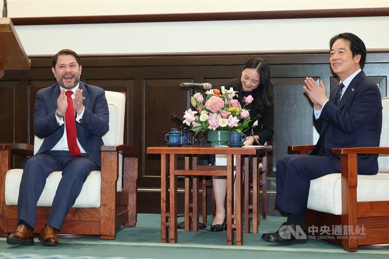 President Lai Ching-te (right) meets with U.S. Senator Ruben Gallego (left) at the Presidential Office on Friday. CNA photo Jan. 23, 2026