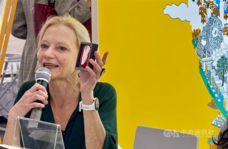 Betz shows a pair of "divining blocks" at a bookstore in Berlin on Thursday. CNA photo Jan. 22, 2026