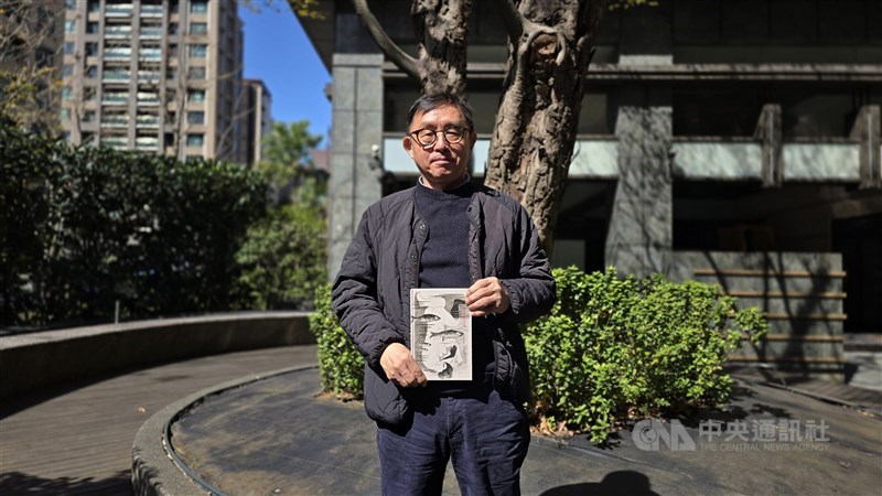 South Korean translator Kim Tae-sung poses with his Korean translation of "The Book of Bad Women" by Taiwanese author Chen Xue during a CNA interview in New Taipei on Jan. 29. CNA photo Feb. 3, 2026