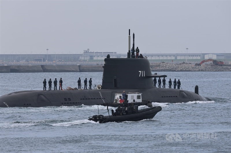 Taiwan's indigenous defense submarine Hai Kun sails from a shipyard in Kaohsiung on Thursday morning for its latest round of submerged tests. CNA photo Feb. 5, 2026