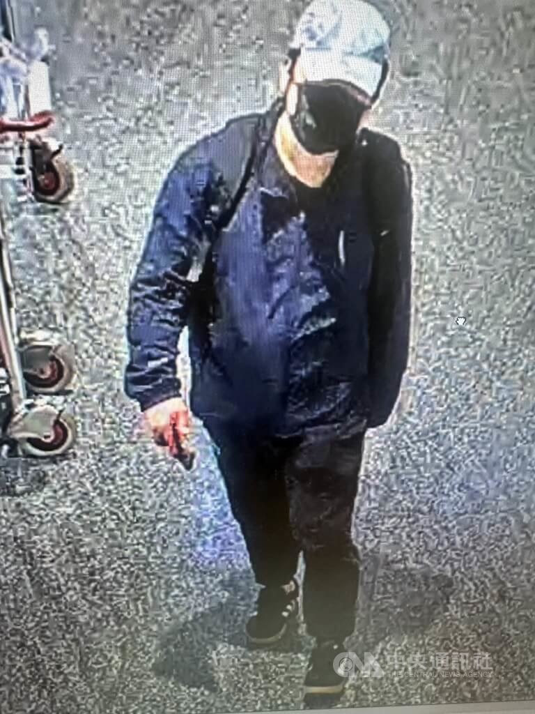 The suspect, surnamed Leung, is caught on camera in front of the boxing studio. Photo courtesy of local police