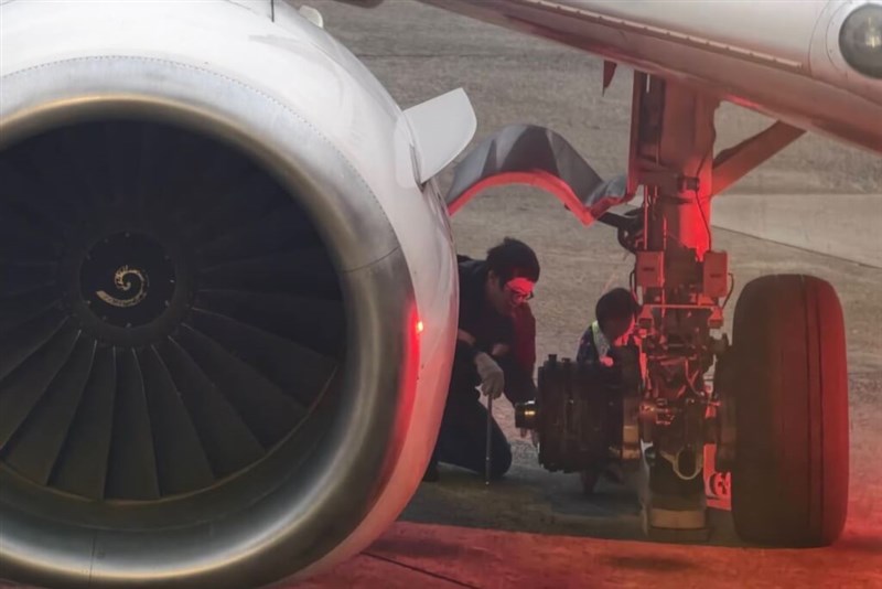 A T'way Air plane taxies to parking stand A2 and comes to a stop Sunday after its right main landing gear tire detached. Photo courtesy of a private contributor Feb. 8, 2026