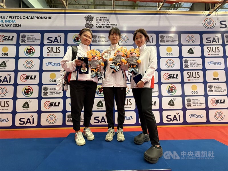 Taiwan's women's pistol team Tien Chia-chen (from left), Chen Yu-ju and Wu Chia-ying pose with their silver medals at the Asian Shooting Championships in New Delhi on Monday. CNA photo Feb. 9, 2026