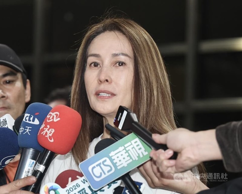 Independent lawmaker Kao Chin Su-mei speaks briefly to reporters after being released on bail Friday. CNA photo Feb. 13, 2026