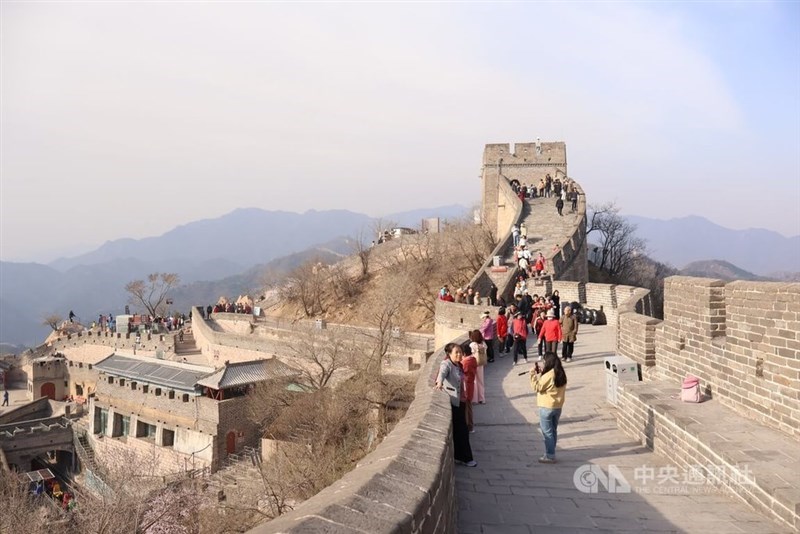 Visitors take in the sights at the Great Wall of China. CNA file photo