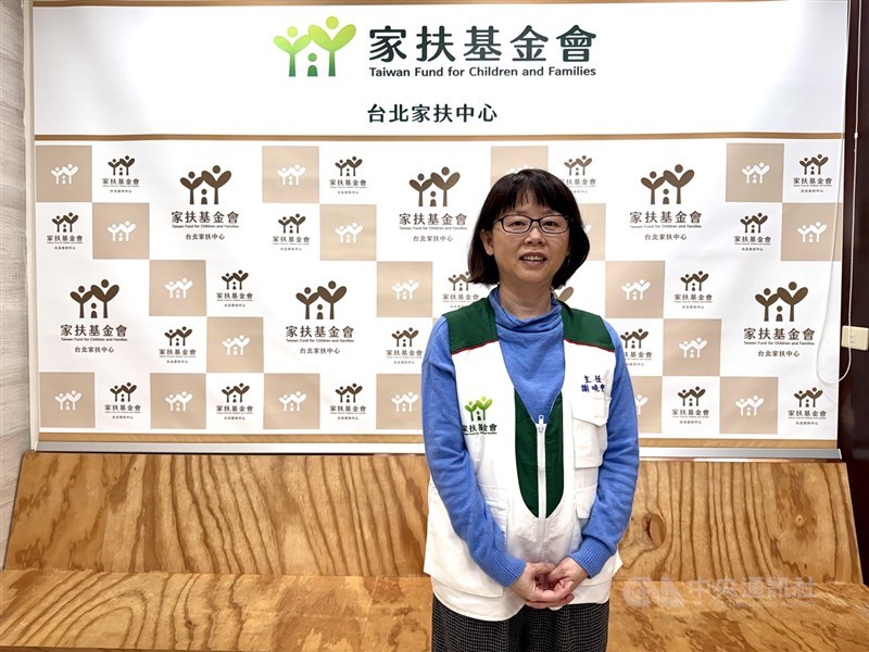 Hsieh Hsiao-wen, director of TFCF’s Taipei branch office, shares how NET’s closed-store sessions give children a sense of being respect at the NGO’s office in Taipei in late January. CNA photo Feb. 14, 2026