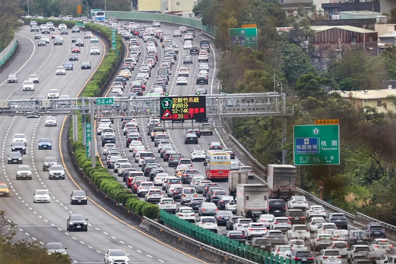 Traffic peaks up in Taiwan's freeway system on the New Year's Day. CNA photo Feb. 17, 2026