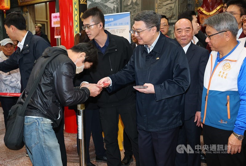 Premier Cho Jung-tai (second right) at Taipei's Zhongshun Temple on Tuesday. CNA photo Feb. 17, 2026