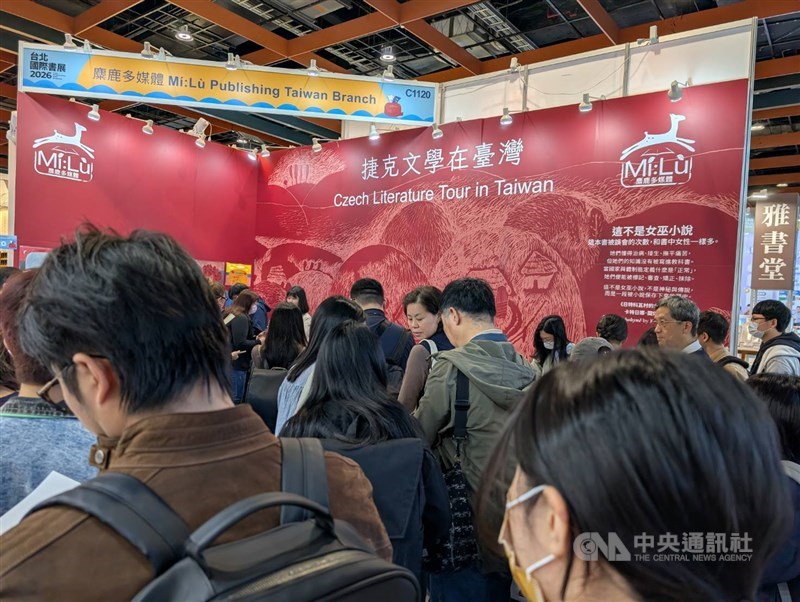Readers line up to have Czech author Kateřina Tučková sign copies of "The Last Goddess" at the Taipei International Book Exhibition in early February. CNA photo Feb. 22, 2026