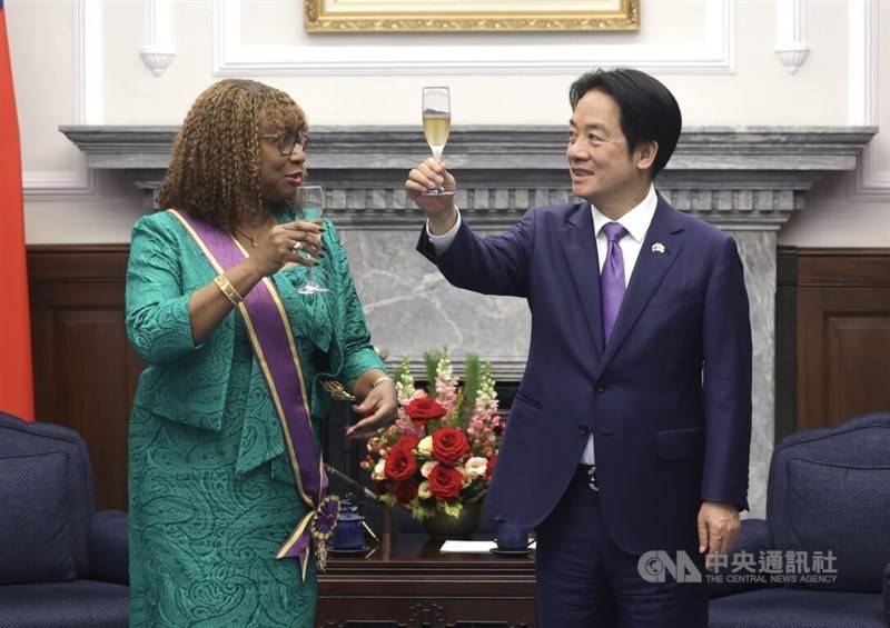 President Lai Ching-te (right) toasts Saint Vincent and the Grenadines Ambassador Andrea Clare Bowman at the Presidential Office in Taipei on Wednesday. CNA photo Feb. 25, 2026