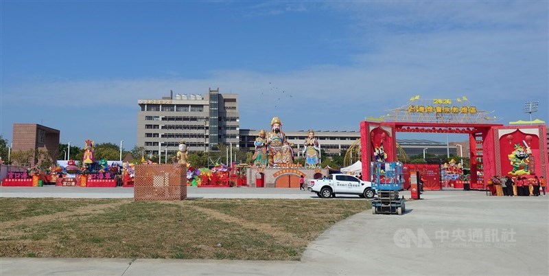 A 10-meter-high Koxinga statue (center) is seen in this photo taken Wednesday in Chiayi County. CNA photo Feb. 25, 2026