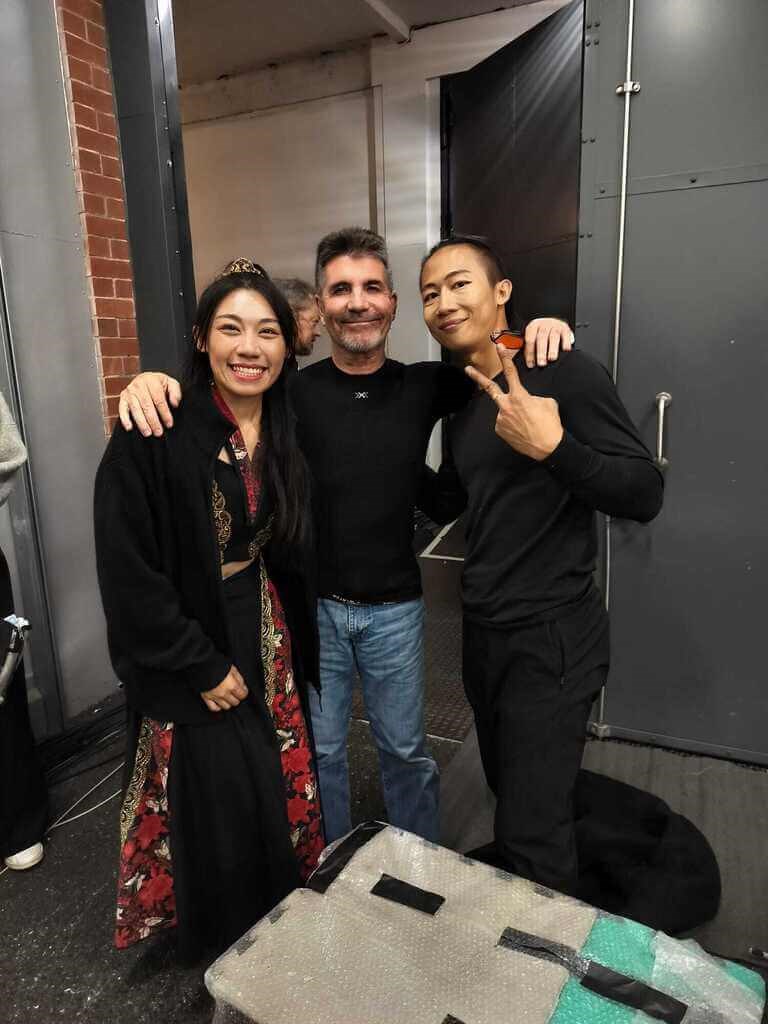 Taiwanese fire dancer Yang Li-wei (from right), Britain's Got Talent judge Simon Cowell and Yang's husband and performer Lai Kuan-chih. Photo courtesy of Coming True Fire Group Feb. 25, 2026