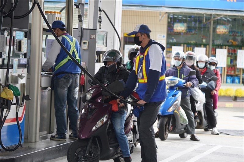 Scooter drivers line up to get their tanks refilled in this CNA file photo