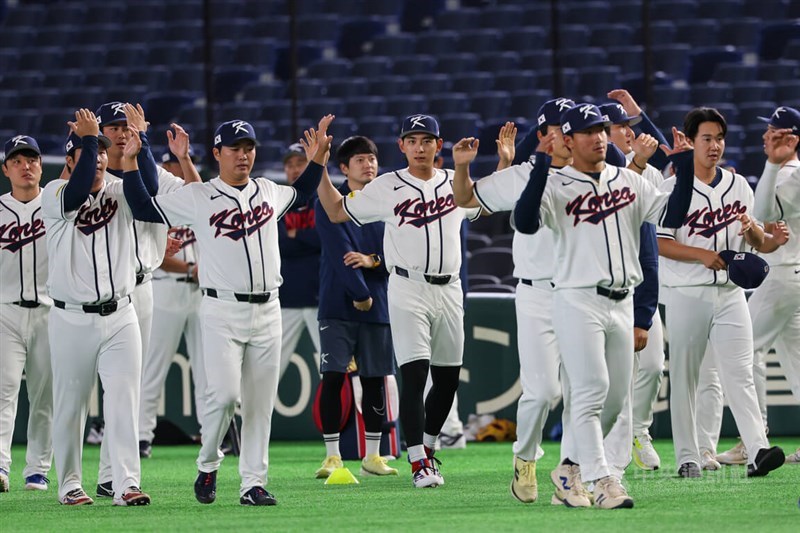 Team South Korea players warming up at the Tokyo Dome on Wednesday. CNA photo March 4, 2026
