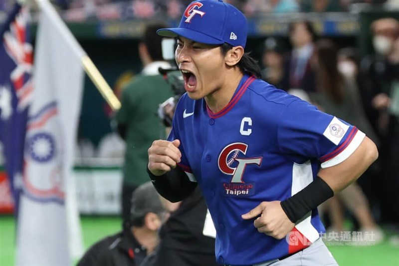 Chen Chieh-hsien walks in first inning. CNA photo March 5, 2026