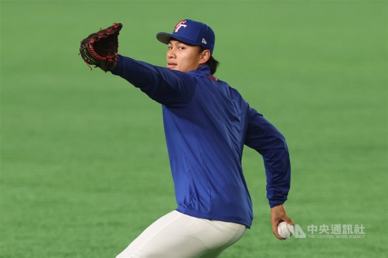 Team Taiwan starter Hsu Jo-hsi takes the mound against Australia in the Pool C opener on Thursday. CNA file photo