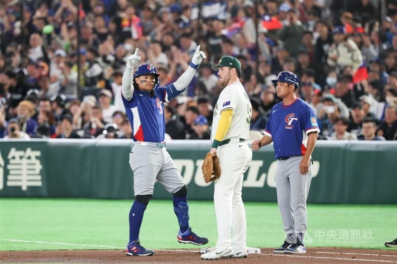 Yu Chang celebrates as he singles to left field in the fourth inning. CNA photo March 5, 2026