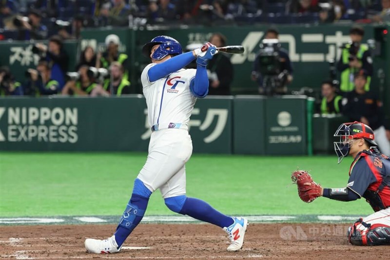Yu Chang gets a hit in the bottom of the sixth inning on Friday. CNA photo March 6, 2026