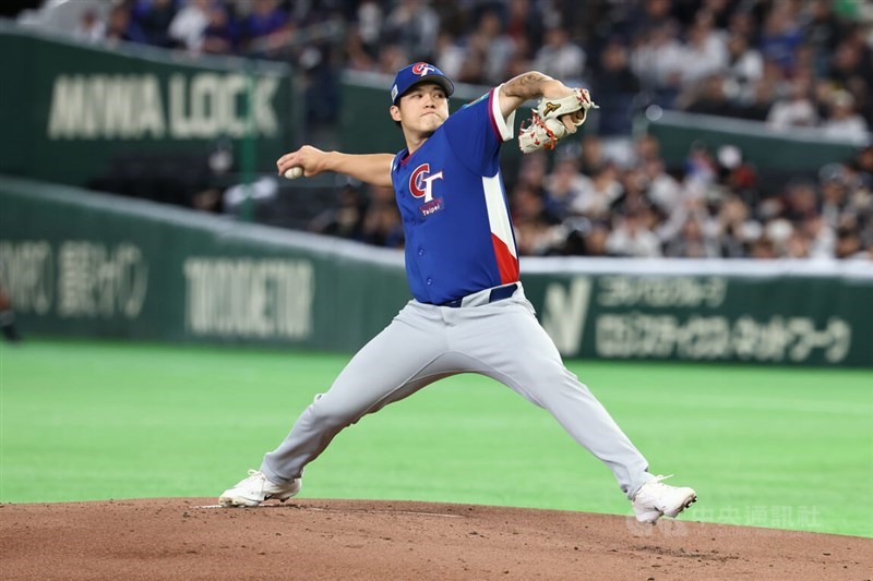 Starter Zhuang Chen Zhong-ao pitches at the Tokyo Dome on Saturday. CNA photo March 7, 2026