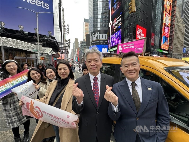 Kang Chia-chi (right), deputy chief of MOFA's Department of NGO International Affairs, and Lee Chih-chiang (second right), head of the Taipei Economic and Cultural Office in New York, pose with Taiwanese activists to promote "Taiwan Gender Equality Week" in New York on Sunday. CNA photo March 8, 2026