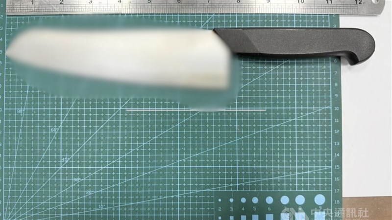 The fruit knife that was brandished by Lee in front of the Presidential Office. Photo courtesy of local authorities