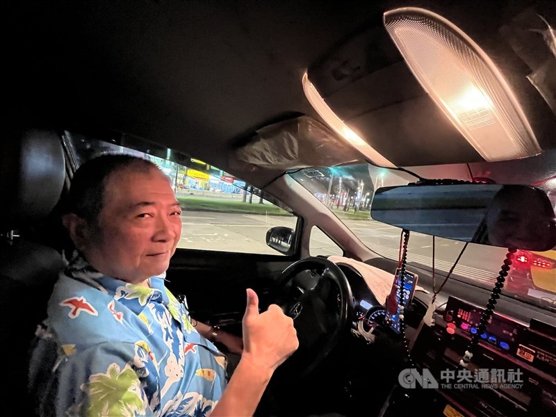 Taxi driver Lin Chien-ming estimates that the opening of Danjiang Bridge could cut congestion time during peak-hour trips from Tamsui to Taipei. CNA photo March 11, 2026