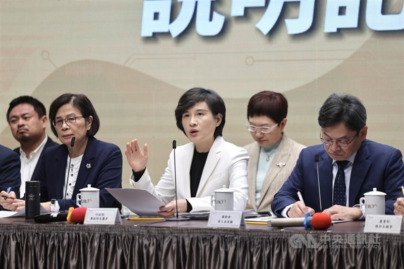Vice Premier Cheng Li-chiun (front center). CNA file photo