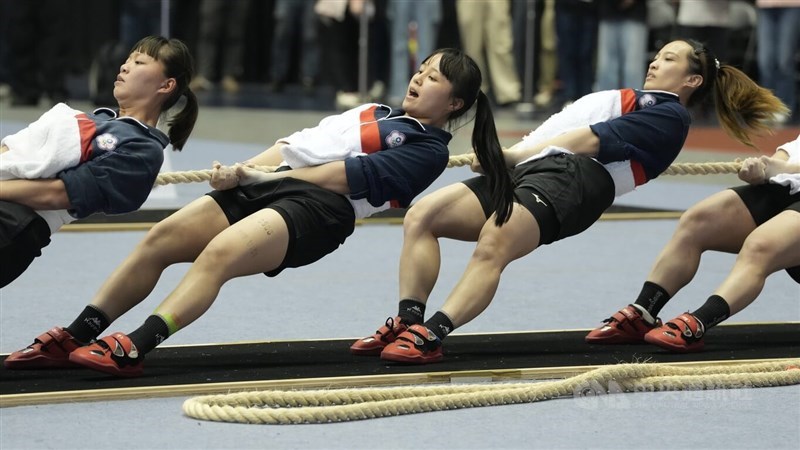 Taiwan's women's 500-kilogram tug of war team compete at the Taipei Arena on Saturday. CNA photo March 14, 2026