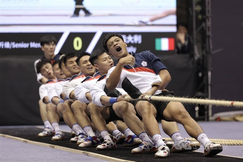 Taiwan won its first-ever men's 640 kg title at the 2026 World Indoor Tug of War Championships in Taipei on Sunday. CNA photo March 15, 2025