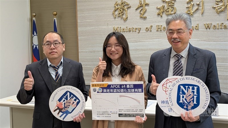 NHRI vice president Wei J. Chen (right), NHRI researcher Chung Yu-chu (center) and NHRI researcher Lai Rai-hua (left) pose for a photo at a press conference in Taipei on Monday. CNA photo March 17, 2026
