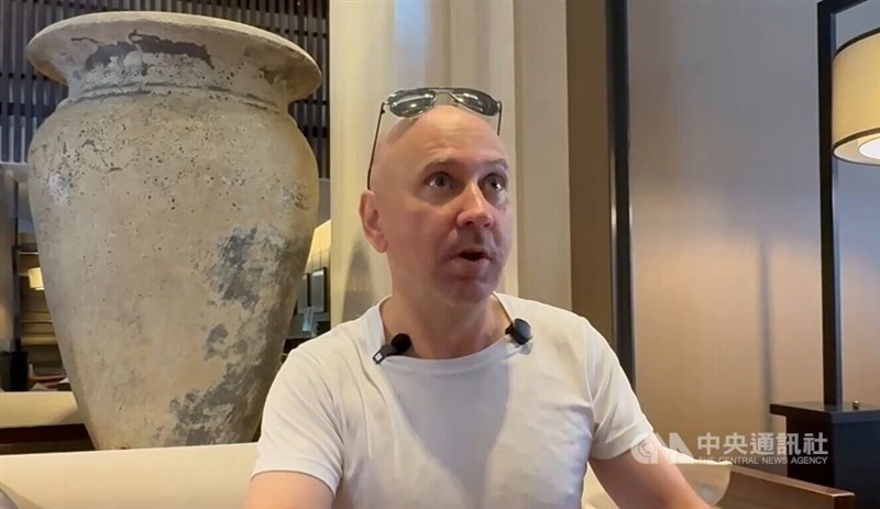 MLB scout Nathan D. Miller speaks to reporters Thursday about the incident at Taitung Seaside Park in Taitung County, southeastern Taiwan. CNA photo March 19, 2026