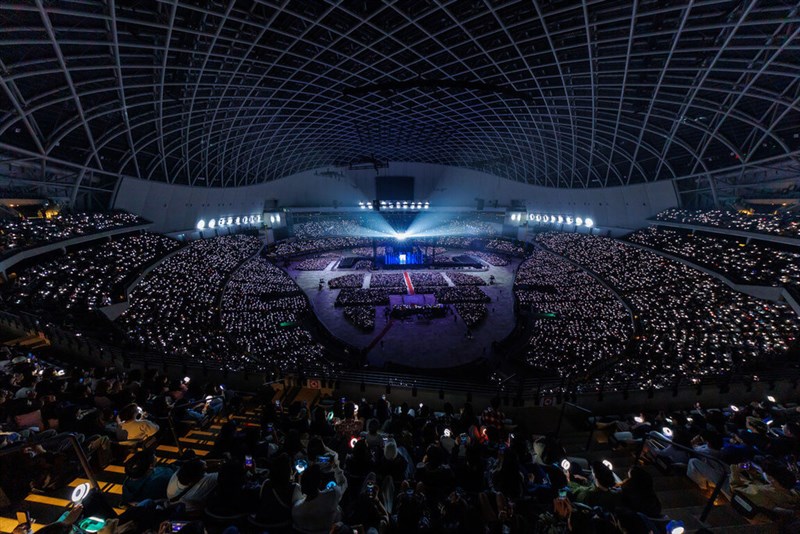 Fans cheer for K-pop girl group TWICE in Taipei Dome on Sunday. Photo courtesy of Live Nation Taiwan