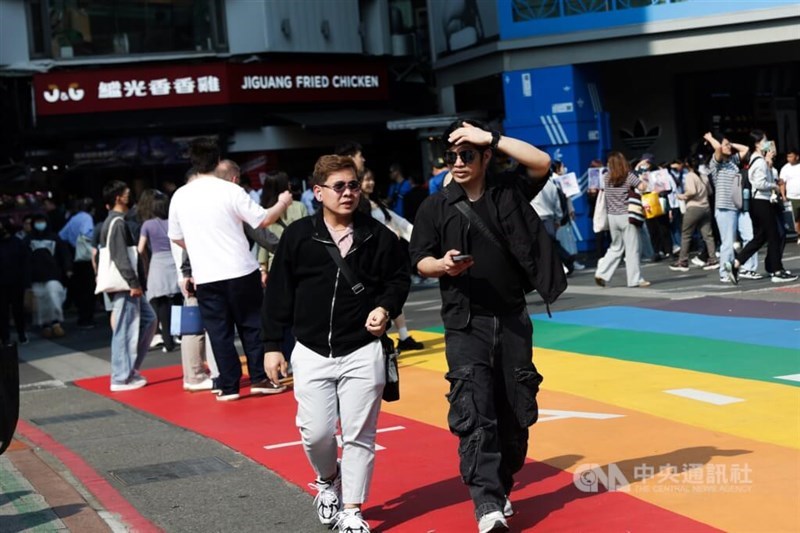 The Ximending area in Taipei is bustling with people amid warm weather. CNA file photo