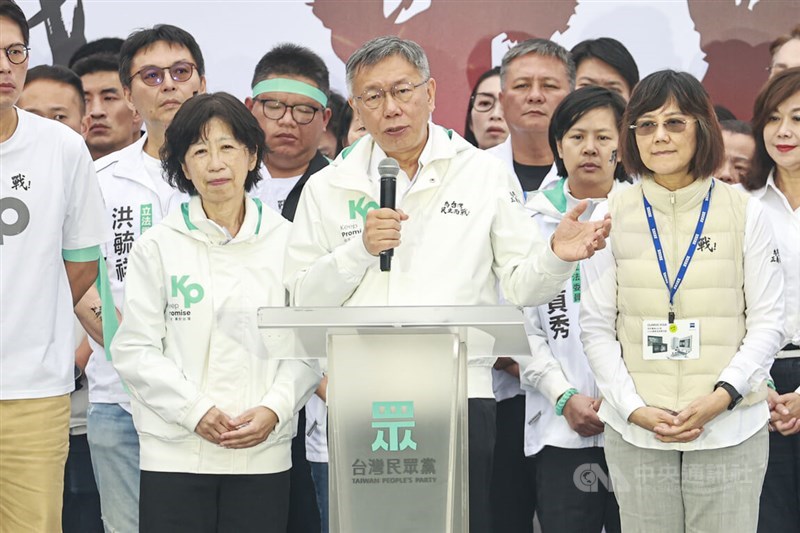 Ko Wen-je (center) speaks at a TPP rally against his verdict on Sunday. CNA photo March 29, 2026