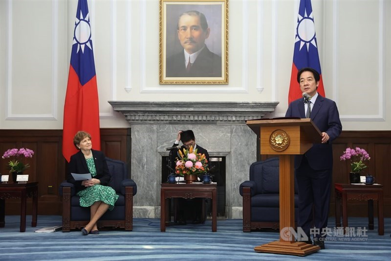 President Lai Ching-te (right) receives a delegation of U.S. Senators led by Democratic Senator Jeanne Shaheen (left). CNA photo March 30, 2026
