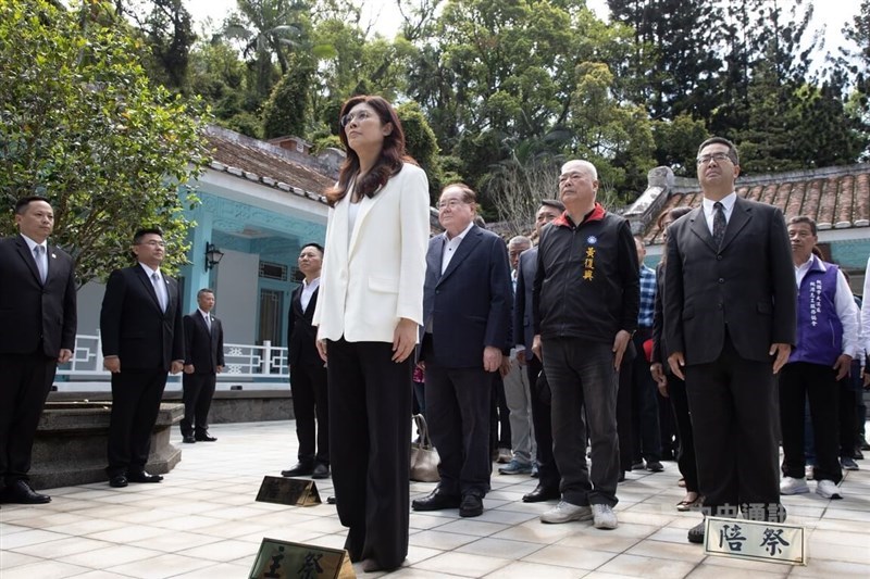 Kuomintang Chairperson Cheng Li-wun (front center) attends a ceremony marking the 51st anniversary of the death of the late President Chiang Kai-shek (蔣介石) in Taoyuan on Thursday. CNA photo April 2, 2026