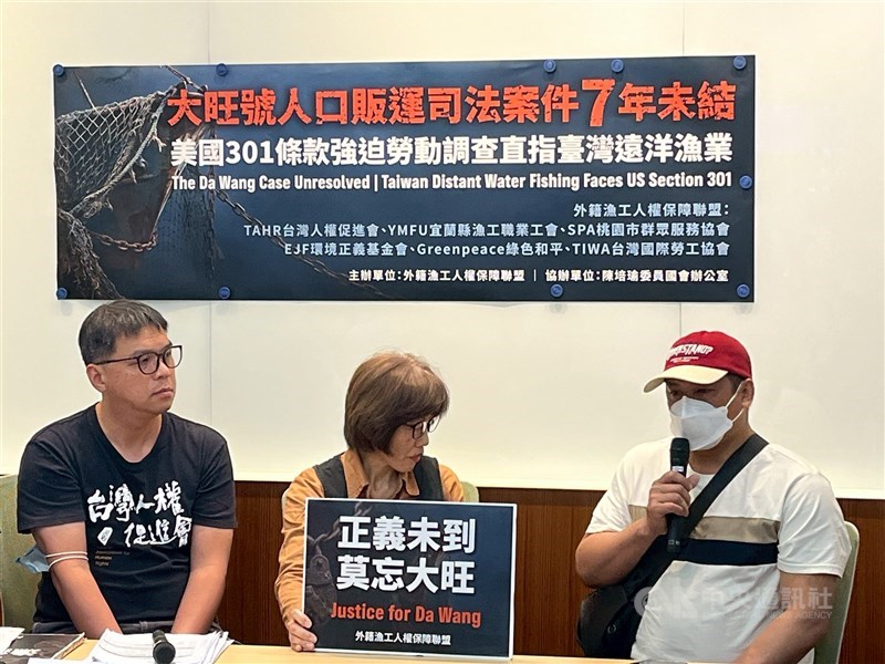 Filipino worker Manny (right) recounts his experience working aboard the distant-water fishing vessel Da Wang during a press conference in Taipei on Thursday. CNA photo April 2, 2026