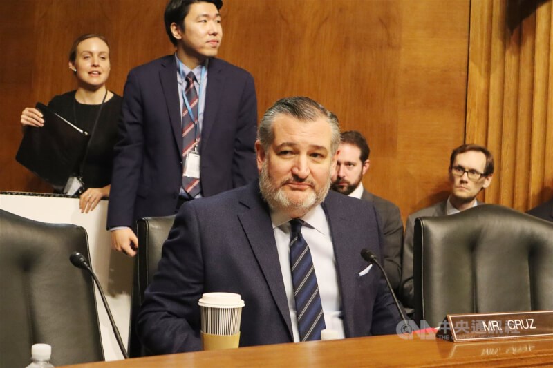U.S. Republican senator Ted Cruz (front center). CNA file photo
