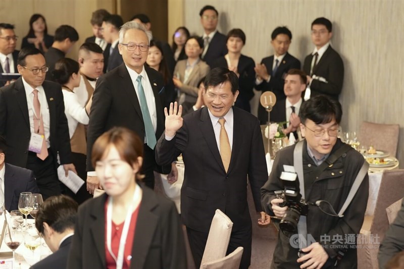 Foreign Minister Lin Chia-lung (front second right). CNA file photo