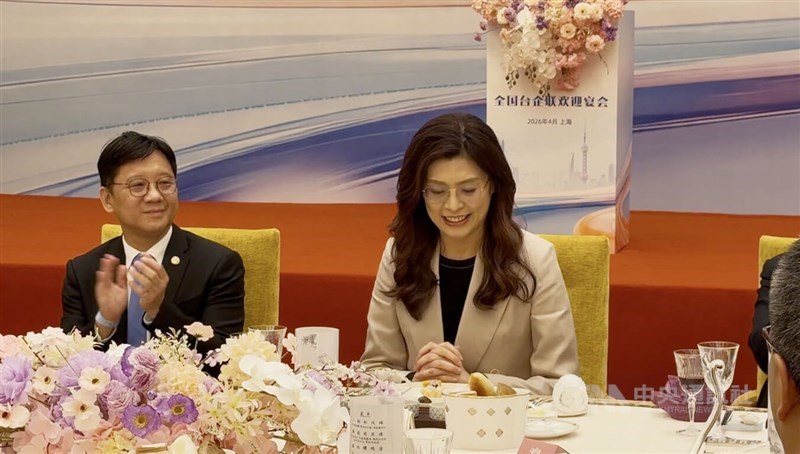 KMT Chairperson Cheng Li-wun (right). CNA photo April 9, 2026