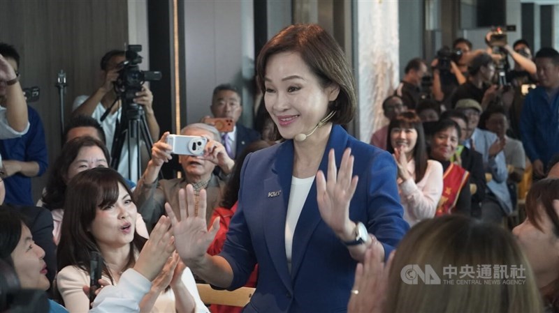 Legislator Ko Chih-en (center), the KMT's nominee in the Kaohsiung mayor's race. CNA file photo